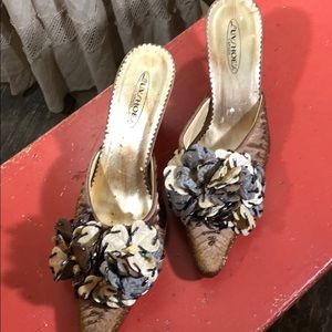 Luv Shoes Canada size 8  ladies dressy slides